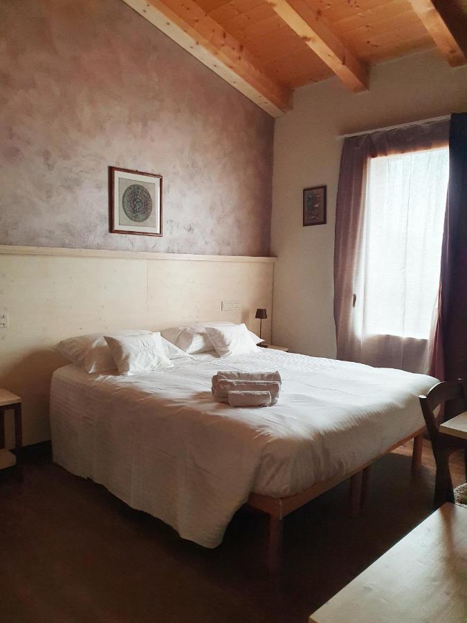 Osteria E Locanda Del Viaggiatore Russi ภายนอก รูปภาพ