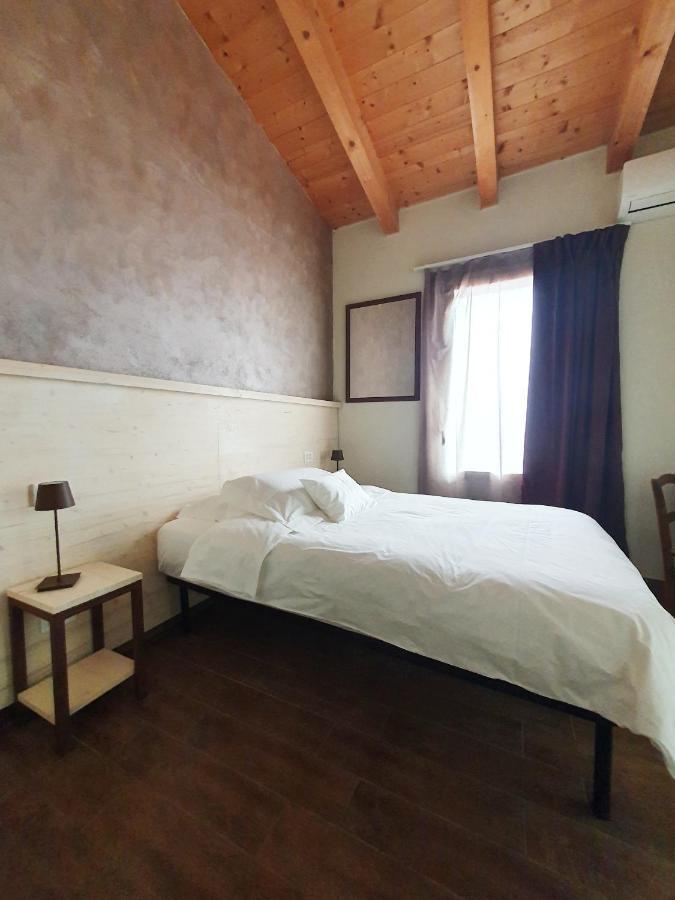 Osteria E Locanda Del Viaggiatore Russi ภายนอก รูปภาพ