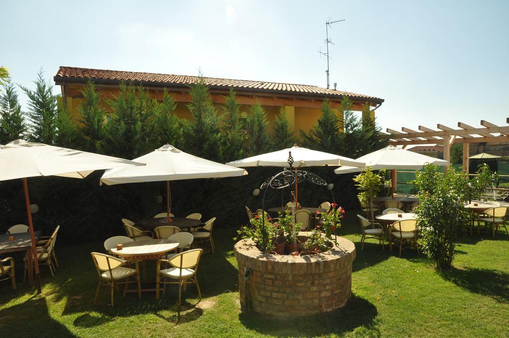 Osteria E Locanda Del Viaggiatore Russi ภายนอก รูปภาพ
