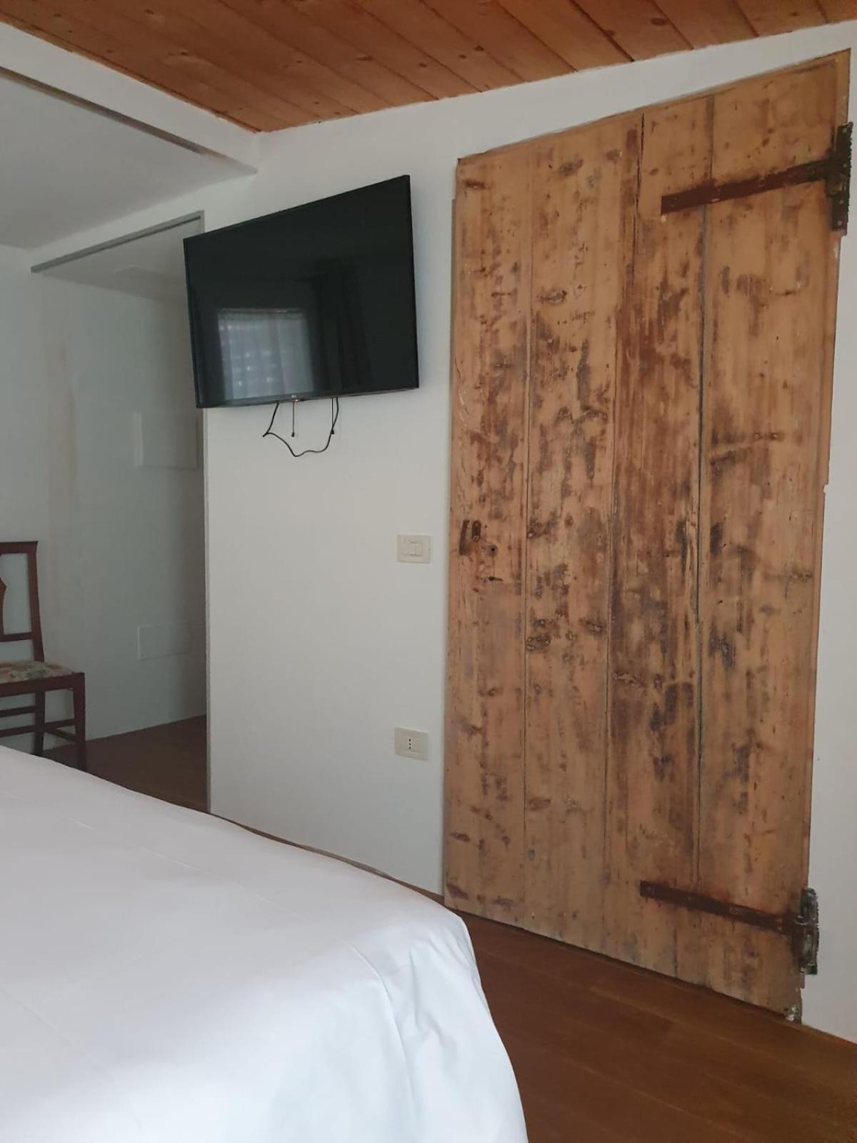 Osteria E Locanda Del Viaggiatore Russi ภายนอก รูปภาพ